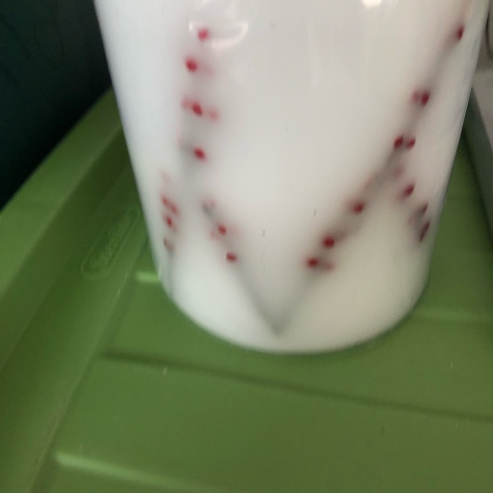 Smith and Hawkins pepper berry luminary